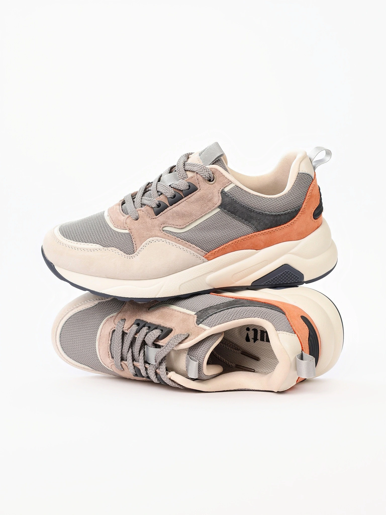 Кроссовки комбинированные в стиле колор-блок на средней платформе